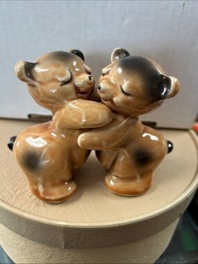 Home Accents Ceramic Brown Bear Hug Salt & Pepper Set